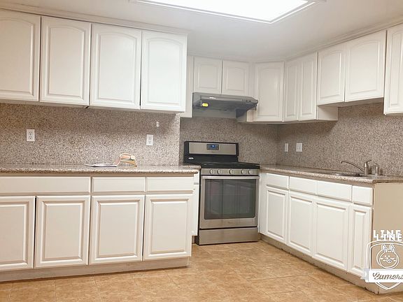 3rd image of 3020 E Hollingworth St