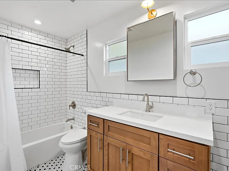 1219 N Hoover St #B — Photo 9