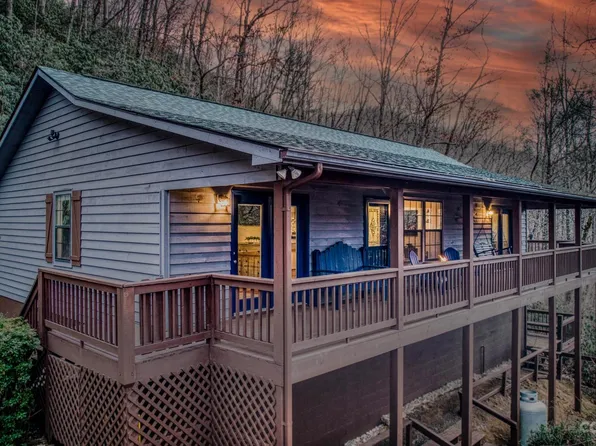 54 Ivy Ridge Cir, Sylva, NC 28779