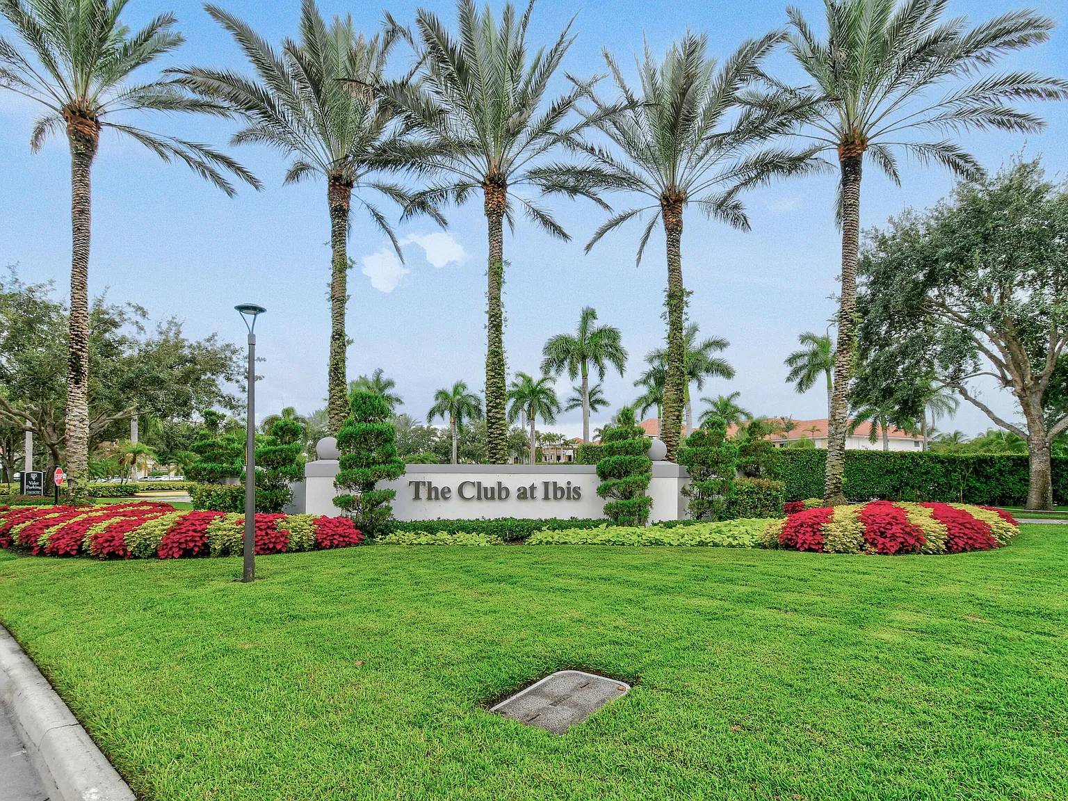 4 bed, 4.5 bath, 4225 sqft, $12,500 — Photo 4