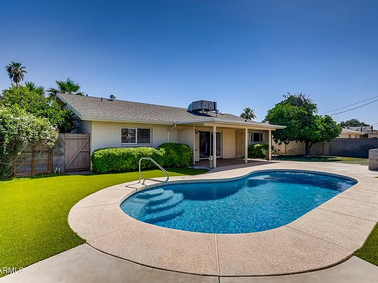 Sooooooooo good to float in this pool on a hot day. Pool service included in rent so no extra work for you!