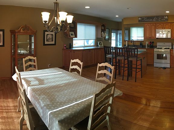 3rd image of 40191 Lizabeth Dr