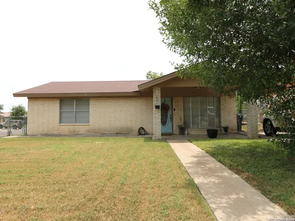 1201 Meadow Briar, Eagle Pass, TX 78852