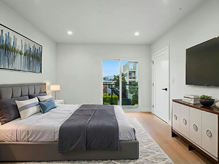 8234 Blackburn Ave #1/2 — Photo 32