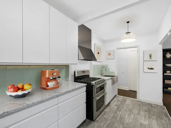 860 Grand Concourse image 4 of 12