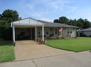 15 Hillcrest St, Perry, OK 73077