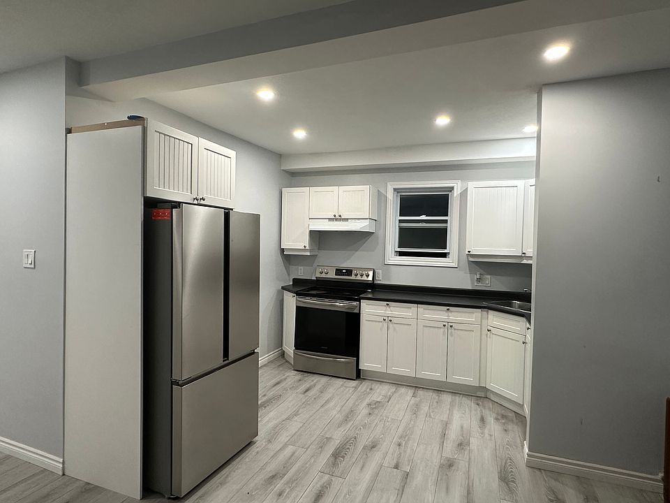 1st image of 4 Elora St N #3