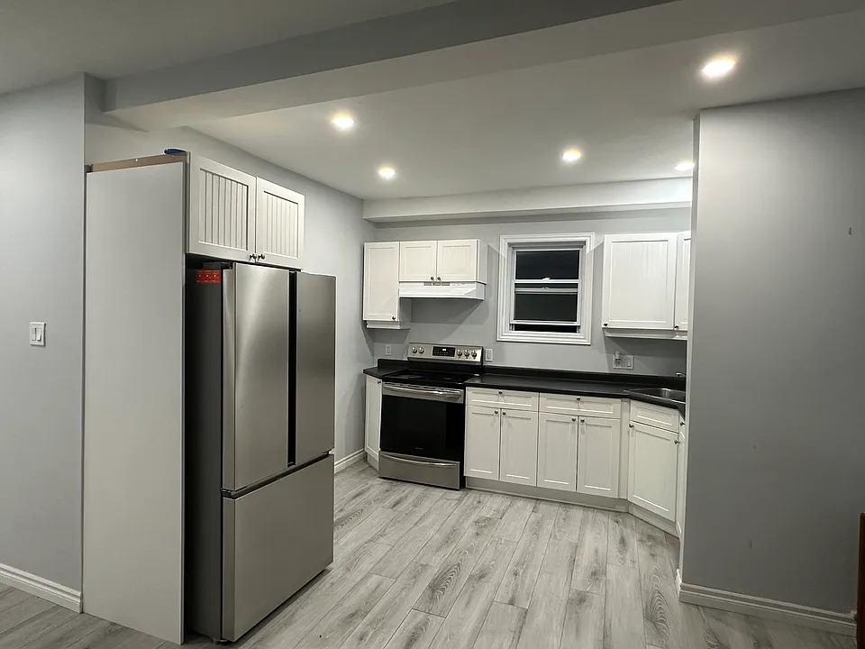 4 Elora St N #3