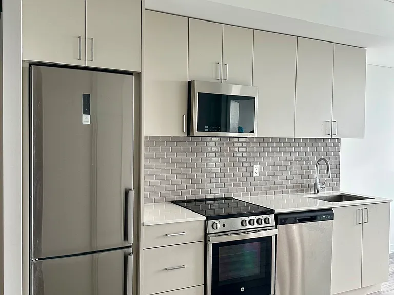 1005 Dundas St E #624 — Photo 6