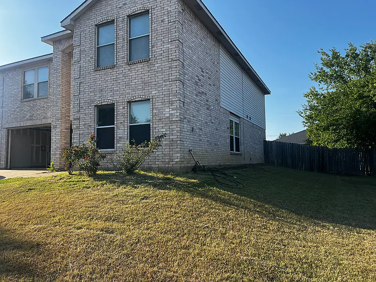 933 Medina Dr — Photo 27