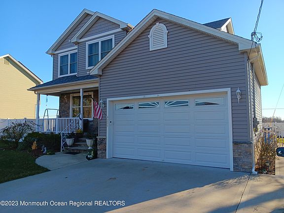 2nd image of 209 Mizzen Avenue