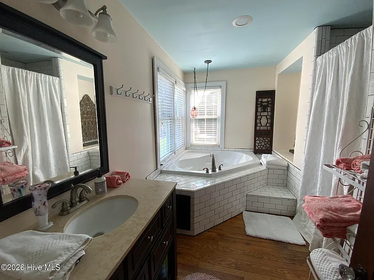 837 Main St #B — Photo 6