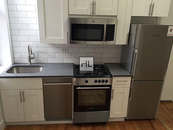 3rd image of 564 Vanderbilt Ave APT 1L