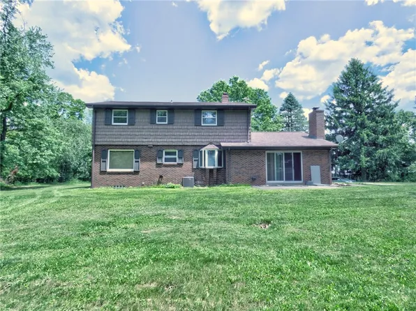 110 Windy Pines Ln, Tarentum, PA 15084