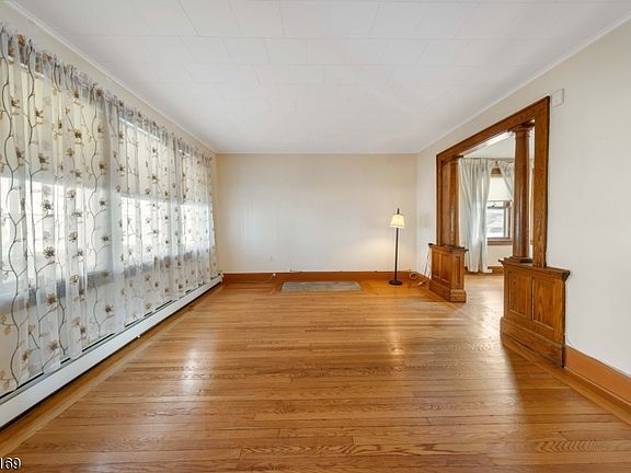 5th image of 710 Bailey Ave