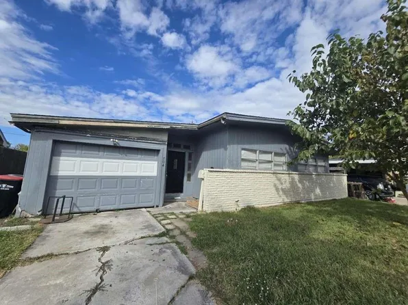 704 Grantham Rd, Baytown, TX 77521