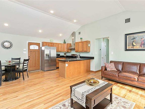 5th image of 331 Forest Ln
