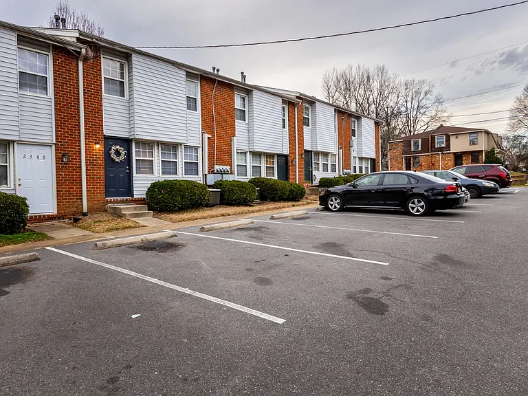 Graystoneplace Apartments — Photo 13