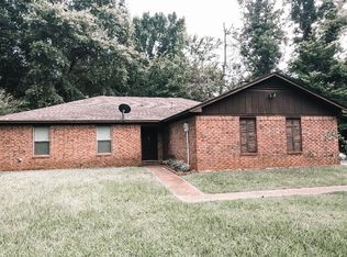30 Country Ln, Texarkana, TX 75501