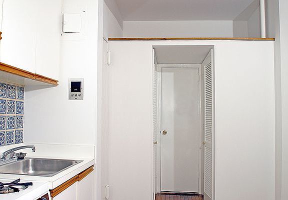 5th image of 322 E 81st St APT 1RE
