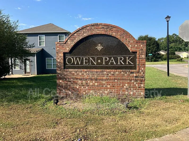 3 bed, 3.0 bath, 2000 sqft, $2,495 — Photo 4