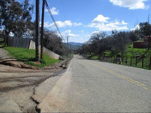Exterior Neighborhood (street photo)