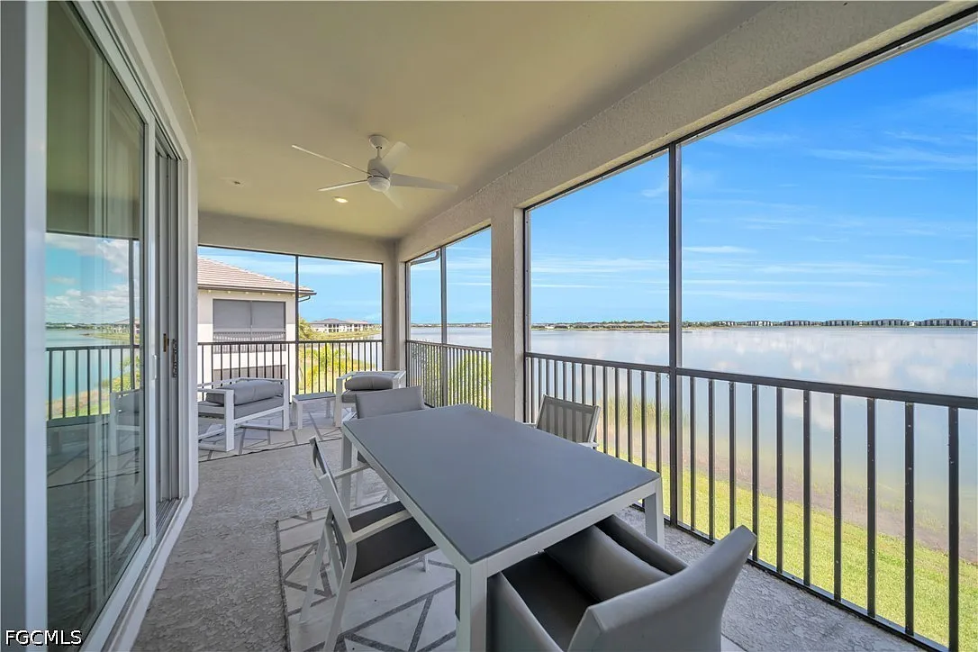 3 bed, 2.0 bath, 2376 sqft, $4,200 — Photo 2
