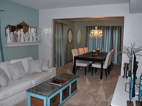 2nd image of 554 N Park Dr