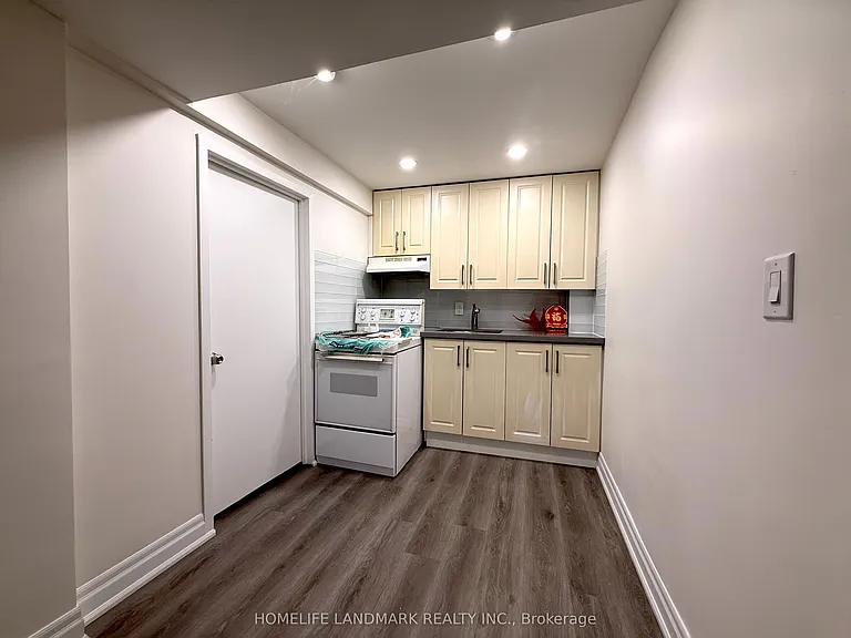 17 Wintermute Blvd — Photo 18