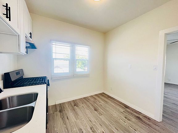 5th image of 1056 S Normandie Ave APT 211