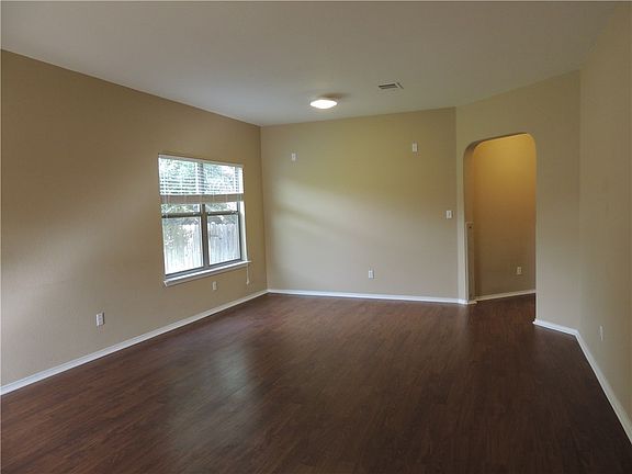 3rd image of 258 Woodlake Dr