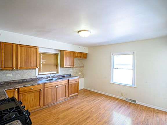 3rd image of 618 E 160th Ct