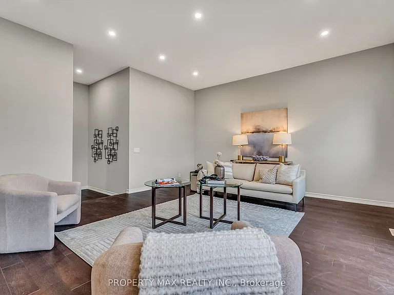 40 Britannia Ave E — Photo 12