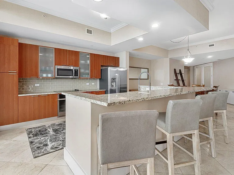 2640 Lake Shore Dr #107 — Photo 8
