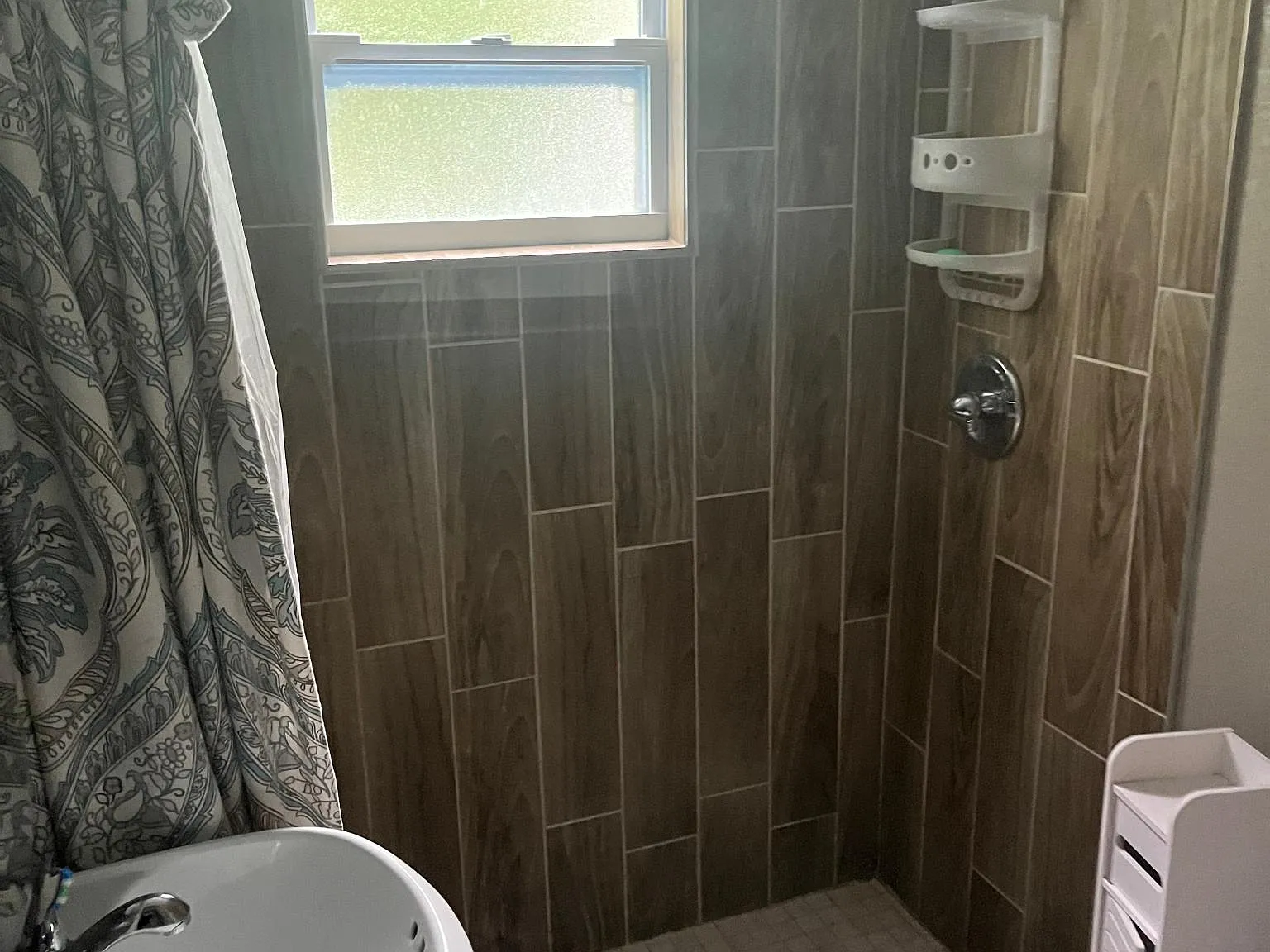 3 bed, 1000 sqft, $2,200 — Photo 3