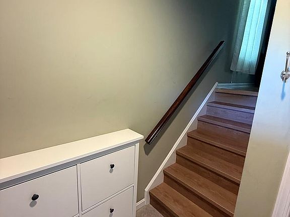 3rd image of 1023 Oak Knoll Dr