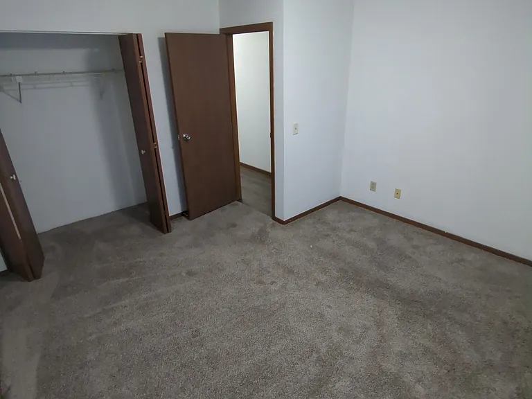 Regency East Apartments — Photo 22