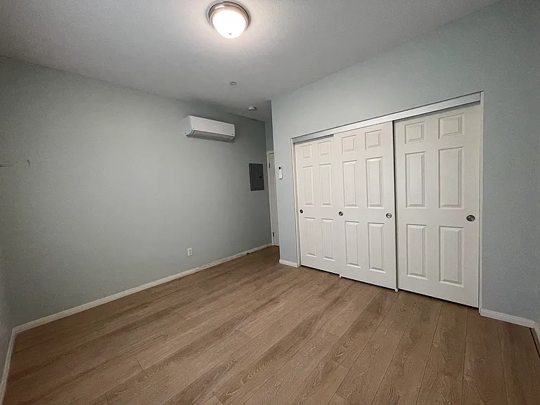 132 E Washington Ave — Photo 11