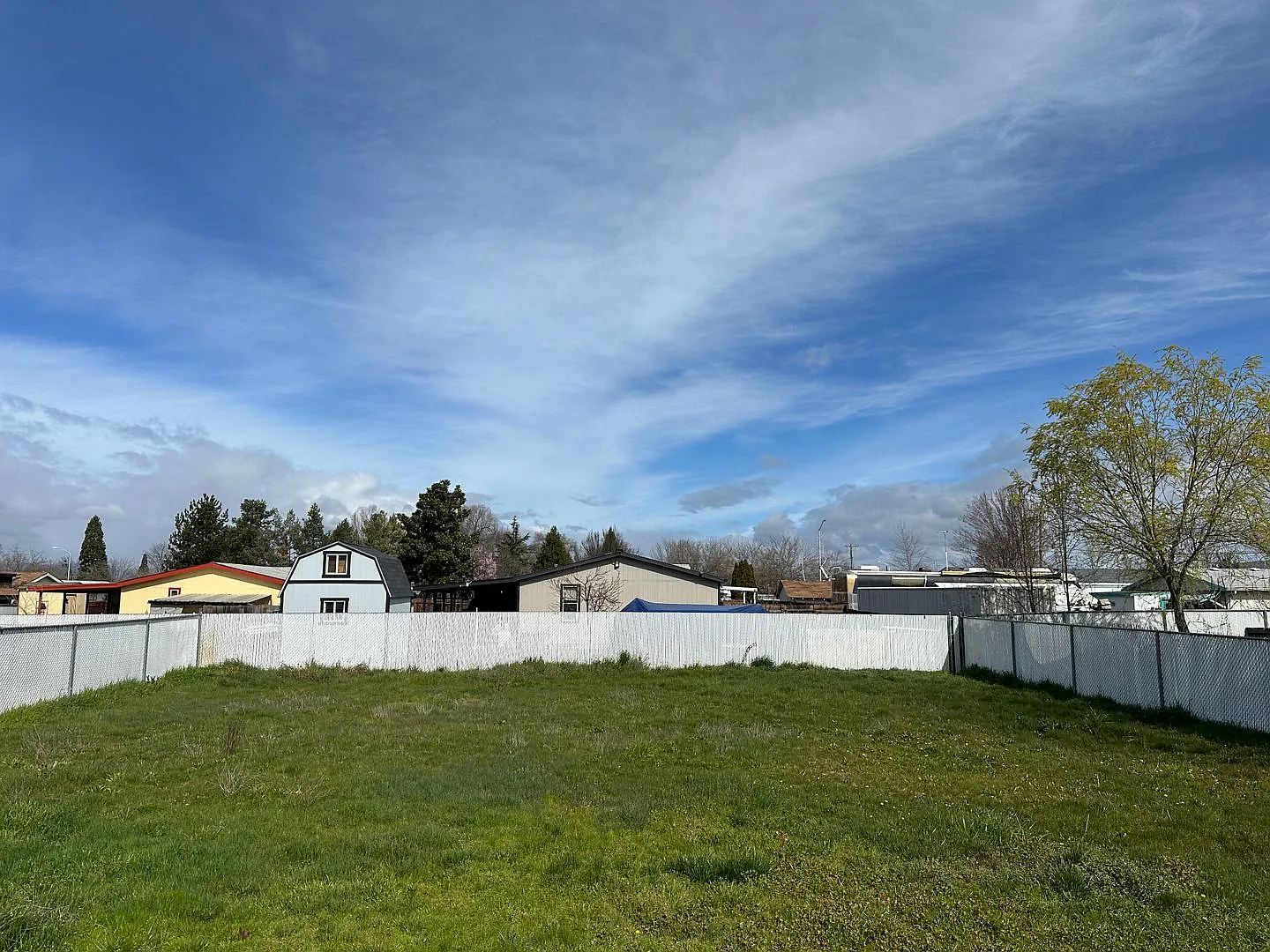 Come Check Out This 3 Bedroom 2 Bath — Photo 4