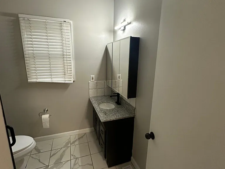 7254 Lindell Blvd — Photo 12