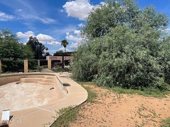 3rd image of 399 E PASEO PALOMA Circle #55