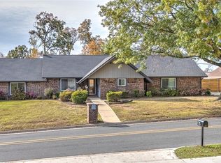 1126 S 13th St, Rogers, AR 72758