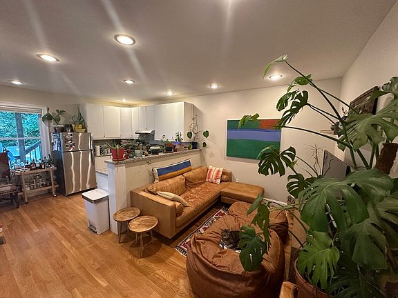 3rd image of 739 Somerville Ave #1A