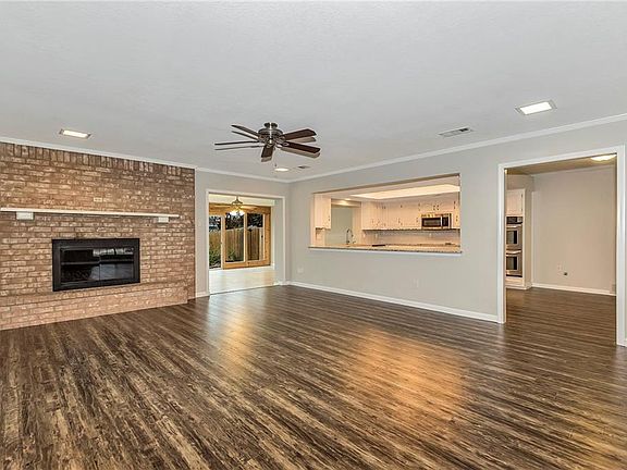 3rd image of 204 Ashe Bend Dr