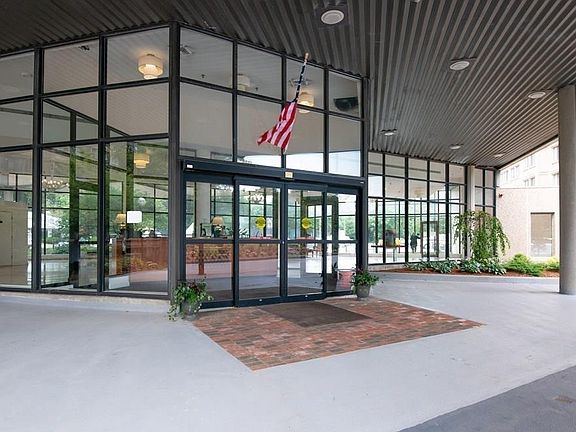 2nd image of 250 Hammond Pond Pkwy APT 416S