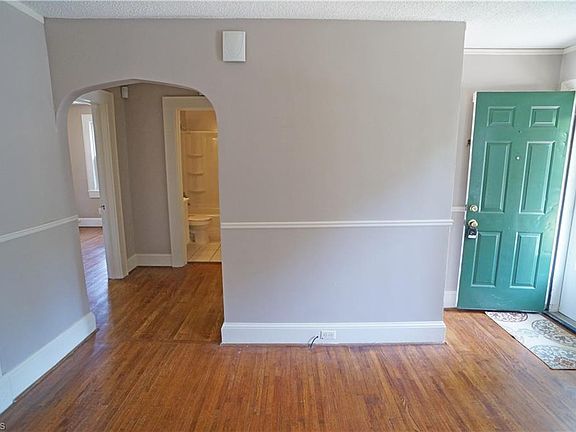 3rd image of 2120 Violet St