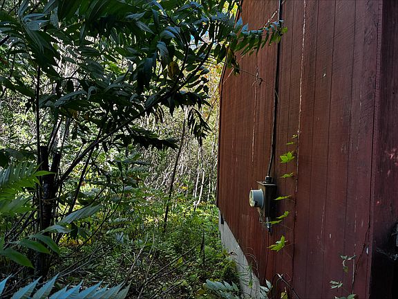 4th image of 598 Quaker Hill Road