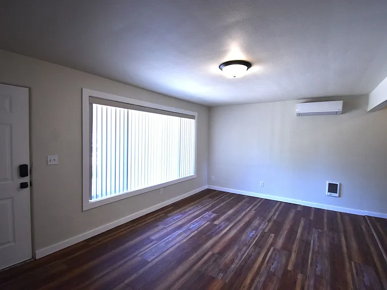 1174 Hiatt St — Photo 8