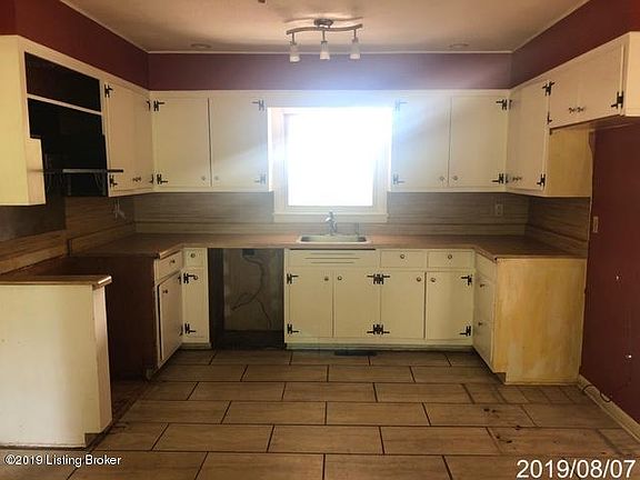 2nd image of 207 Whitney Woods Dr