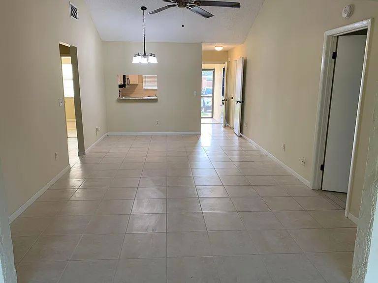 5794 SE Mitzi Ln — Photo 5